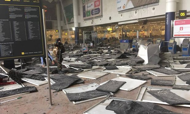 Explosions hit Brussels airport