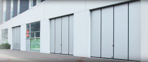 SMART - Folding door without lower rail, fixings on the floor and to the top rail